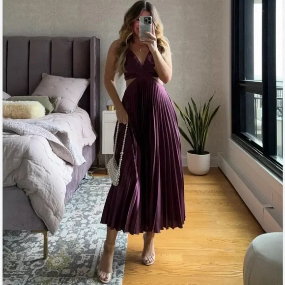 NEW Abercrombie & Fitch Giselle Pleated Cutout Midi Dress in Plum Large Tall - Picture 2 of 9